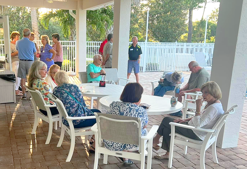 HAPPY HOUR POOLSIDE