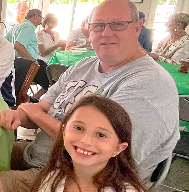 ICE CREAM SOCIAL BOB & GRANDDAUGHTER